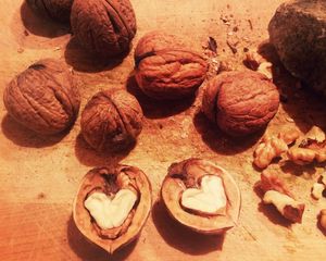 Preview wallpaper walnuts, heart, shell