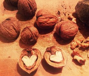 Preview wallpaper walnuts, heart, shell