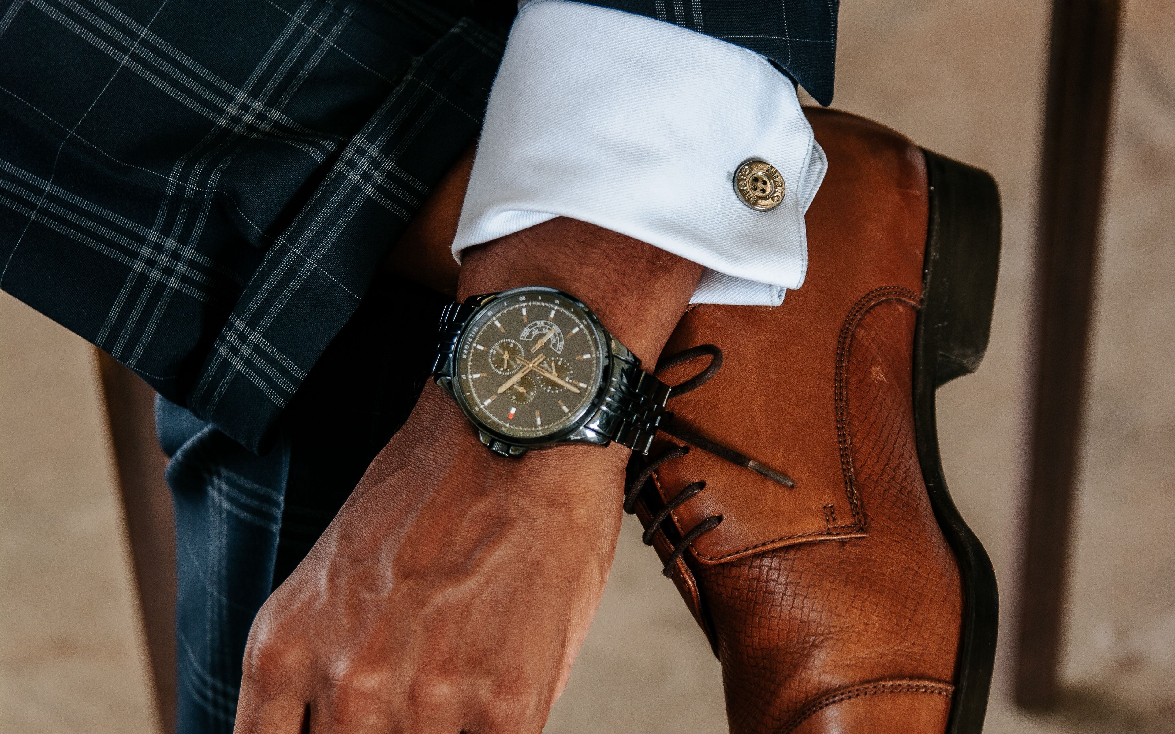 Download wallpaper 3840x2400 watch, hand, suit, boots, style 4k ultra