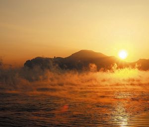 Preview wallpaper water, fog, morning, evaporation, rising, dawn