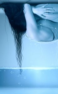 Preview wallpaper water, hair, girl, room, lies, loneliness, ceiling, bubbles