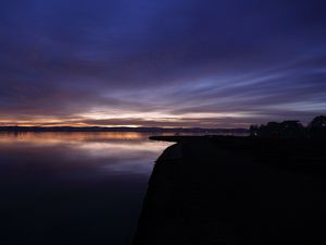 Preview wallpaper water, horizon, dusk, coast, reflection