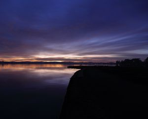 Preview wallpaper water, horizon, dusk, coast, reflection