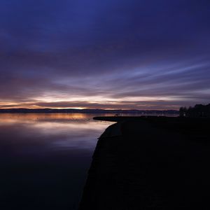 Preview wallpaper water, horizon, dusk, coast, reflection
