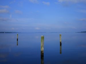 Preview wallpaper water, pillars, horizon, sky, reflection