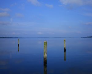 Preview wallpaper water, pillars, horizon, sky, reflection