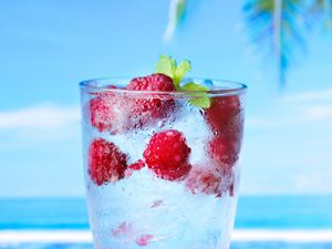 Preview wallpaper water, raspberry, drink, ice, drops, summer