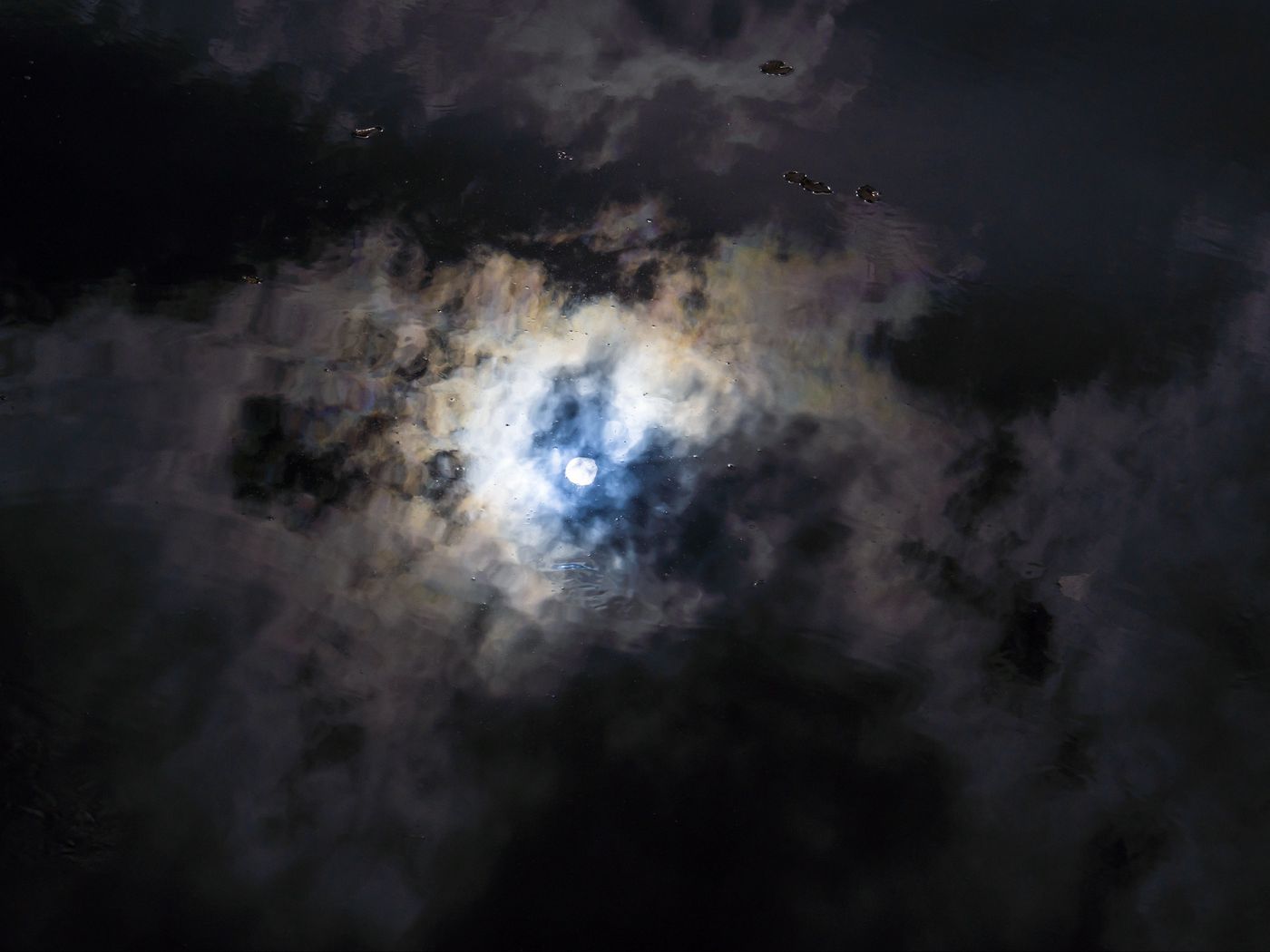 1400x1050 Wallpaper water, reflection, moon, clouds