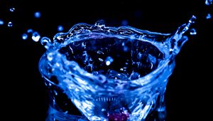 Preview wallpaper water, splash, drop, macro, blue