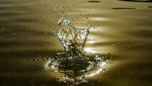 Preview wallpaper water, splash, drops, waves, light