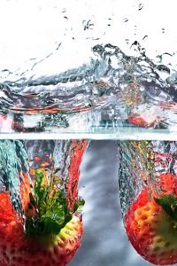 Preview wallpaper water, splash, strawberry, spray