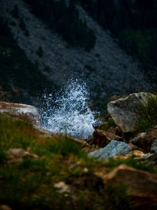 Preview wallpaper water, splashes, stones, grass, blur, landscape