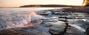 Preview wallpaper water, spray, shore, stones, sunset