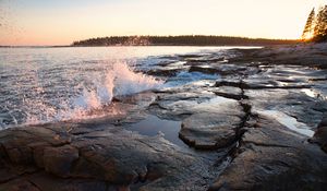 Preview wallpaper water, spray, shore, stones, sunset