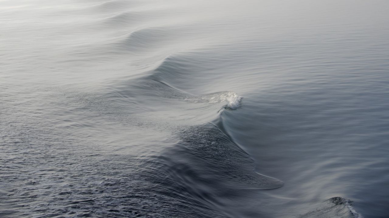 Wallpaper water, waves, fog, minimalism