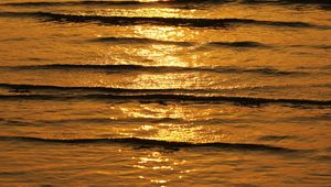 Preview wallpaper water, waves, glare, sunset, dark