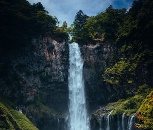 Preview wallpaper waterfall, cliff, rocks, trees, moss, landscape