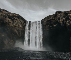 Preview wallpaper waterfall, hills, river