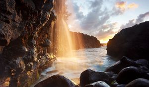 Preview wallpaper waterfall, rays, sun, light, reflection, rocks