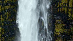 Preview wallpaper waterfall, rock, moss, splashes