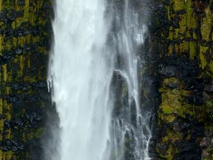 Preview wallpaper waterfall, rock, moss, splashes