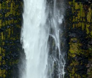 Preview wallpaper waterfall, rock, moss, splashes