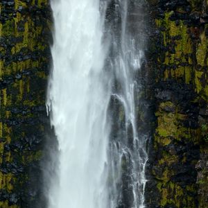 Preview wallpaper waterfall, rock, moss, splashes