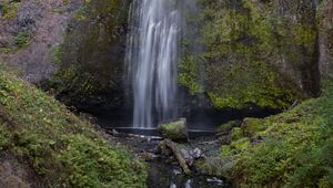 Preview wallpaper waterfall, rock, water, spray, moss