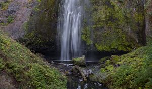 Preview wallpaper waterfall, rock, water, spray, moss