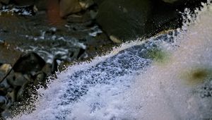 Preview wallpaper waterfall, splashes, drops