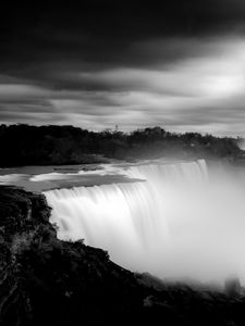 Preview wallpaper waterfall, splashes, fog, black and white