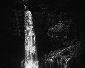 Preview wallpaper waterfall, splashes, rock, black and white
