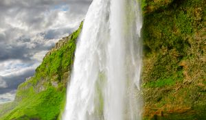 Preview wallpaper waterfall, splashes, rock, moss