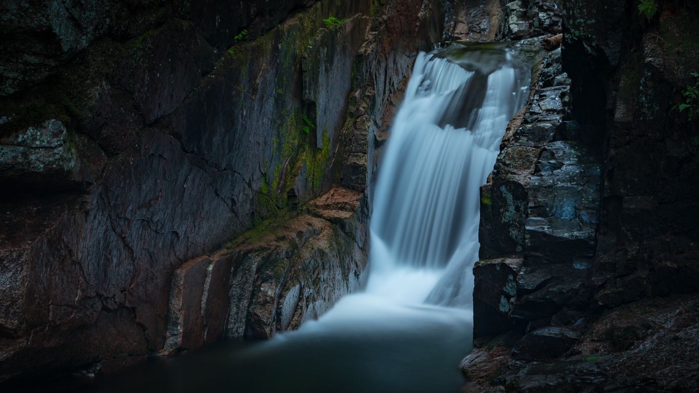 Download wallpaper 1366x768 waterfall, spray, rocks, course tablet