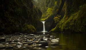 Preview wallpaper waterfall, stones, water, moss