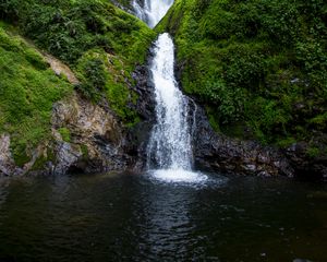 Preview wallpaper waterfall, stream, rock, water, moss, bushes