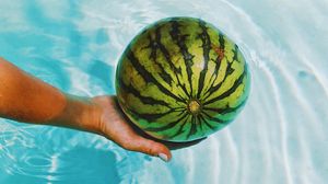 Preview wallpaper watermelon, fruit, hand, water, glare
