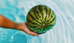 Preview wallpaper watermelon, fruit, hand, water, glare