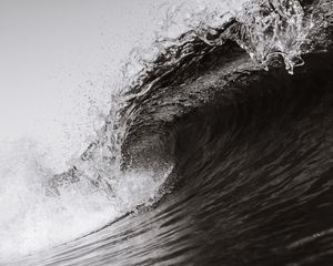 Preview wallpaper wave, bw, spray, water, crest, twisted