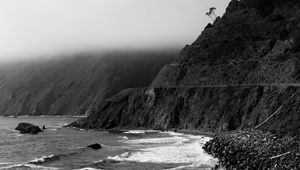 Preview wallpaper wave, rocks, bw, fog