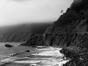 Preview wallpaper wave, rocks, bw, fog