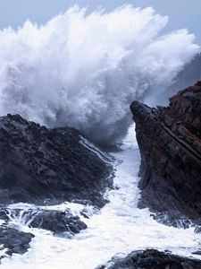 Preview wallpaper wave, sea, destruction, blow, splashes, force, stones