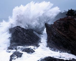 Preview wallpaper wave, sea, destruction, blow, splashes, force, stones