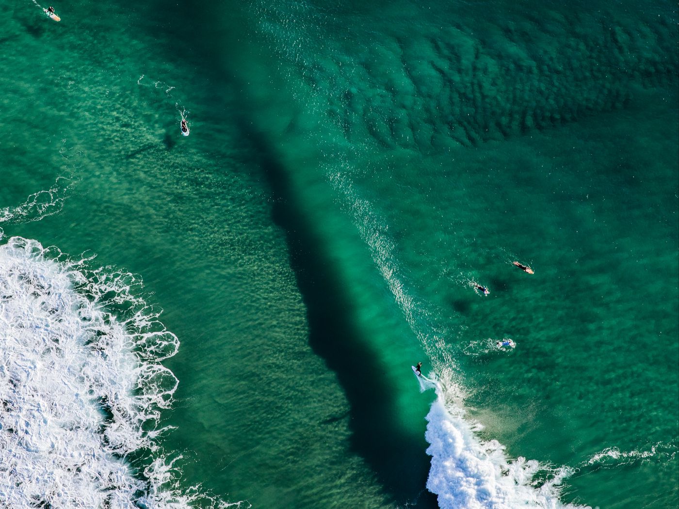 Download wallpaper 1400x1050 wave, surfers, aerial view, water, ocean ...