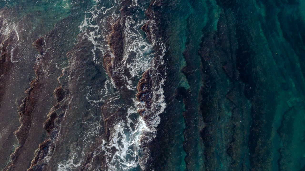 Wallpaper waves, aerial view, water