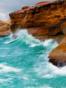 Preview wallpaper waves, blue water, coast, rocks, bright