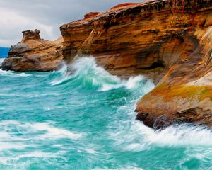 Preview wallpaper waves, blue water, coast, rocks, bright