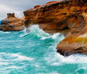 Preview wallpaper waves, blue water, coast, rocks, bright