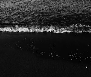 Preview wallpaper waves, bw, surf, foam, sand, dark, water, sea