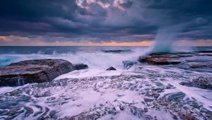 Preview wallpaper waves, coast, stone, storm, splashes, cloudy, splash, horizon, foam, clouds